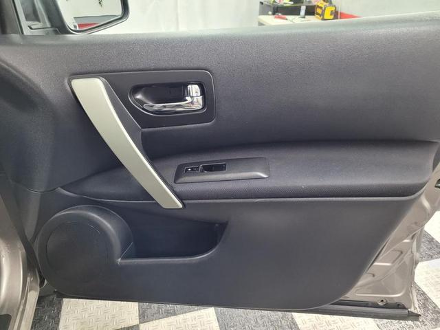 Photo of 2010 Pewter Nissan Rogue