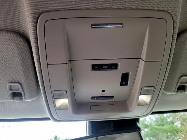 Photo of 2019 White GMC Sierra 3500