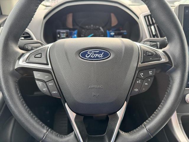Photo of 2024 Agate Black Metallic Ford Edge