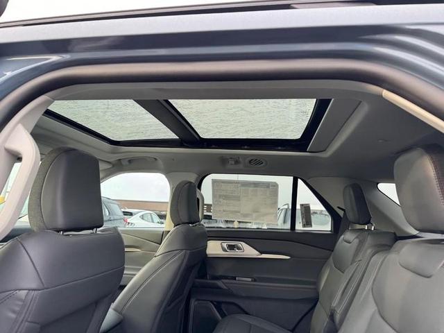 Photo of 2025 VAPOR BLUE Ford Explorer