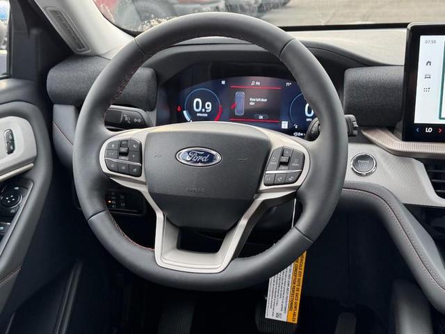 Photo of 2025 VAPOR BLUE Ford Explorer