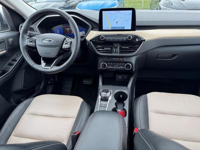 Photo of 2022 Silver Metallic Ford Escape