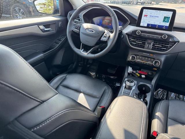 Photo of 2022 Blue Metallic Ford Escape