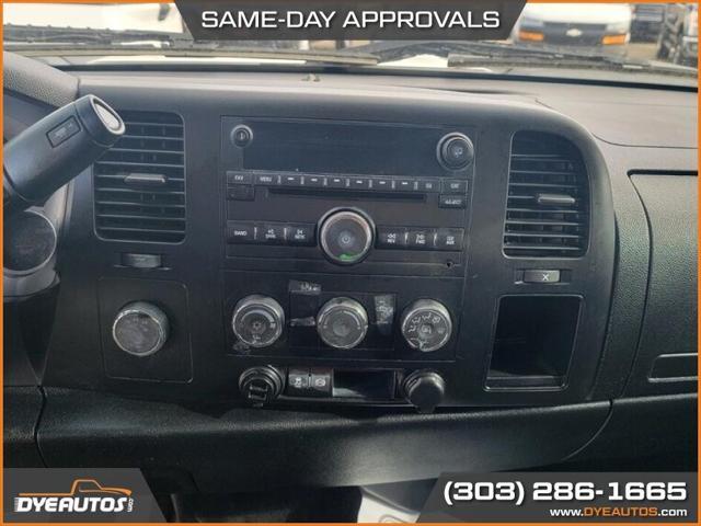 Photo of 2014 whiter Chevrolet Silverado 2500