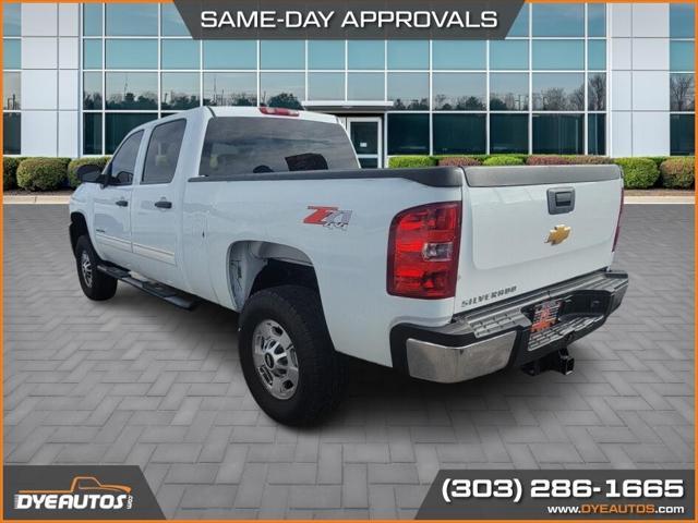 Photo of 2014 whiter Chevrolet Silverado 2500