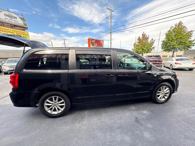 Photo of 2019 Black Onyx Crystal Pearlcoat Dodge Grand Caravan