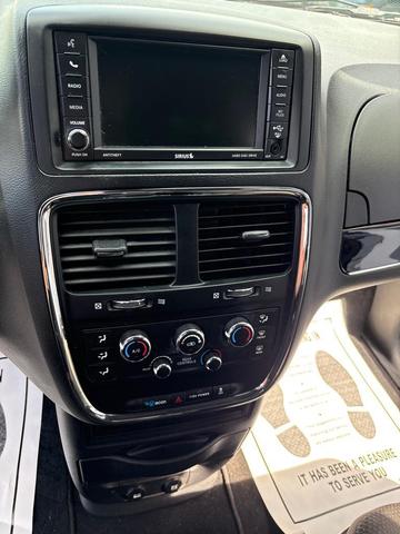 Photo of 2019 Black Onyx Crystal Pearlcoat Dodge Grand Caravan