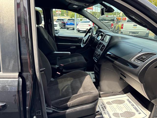 Photo of 2019 Black Onyx Crystal Pearlcoat Dodge Grand Caravan