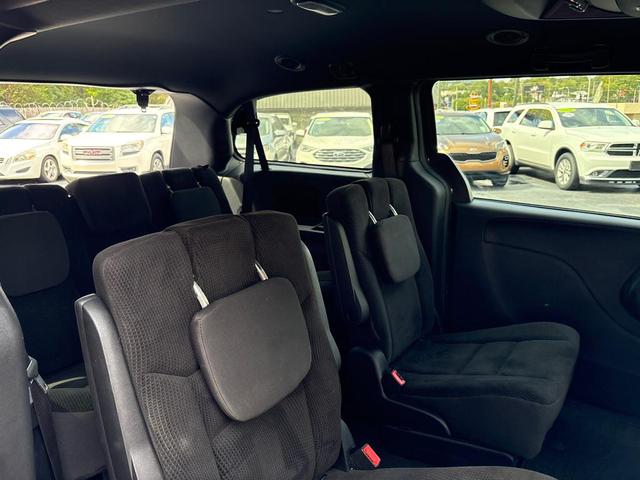 Photo of 2019 Black Onyx Crystal Pearlcoat Dodge Grand Caravan