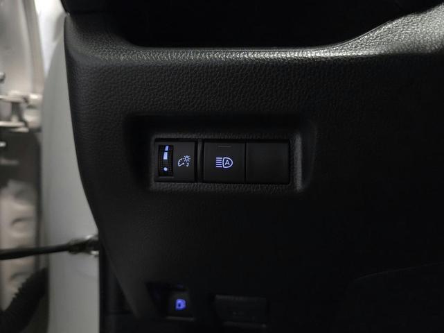Photo of 2022 White Toyota RAV4 Hybrid