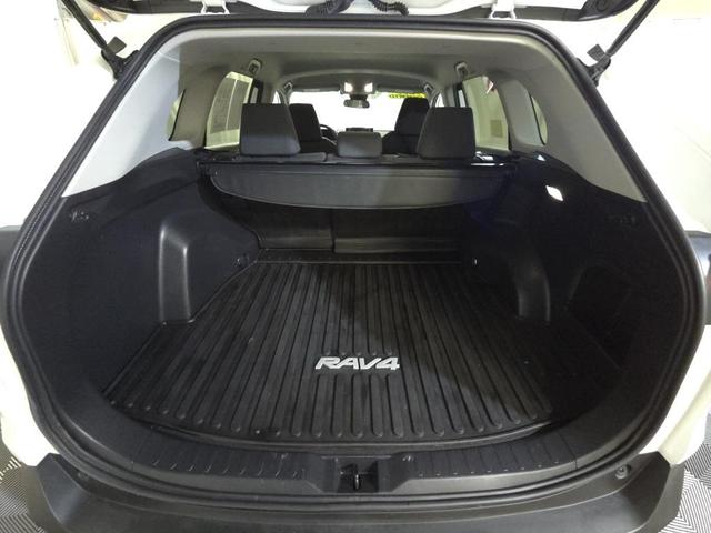 Photo of 2022 White Toyota RAV4 Hybrid