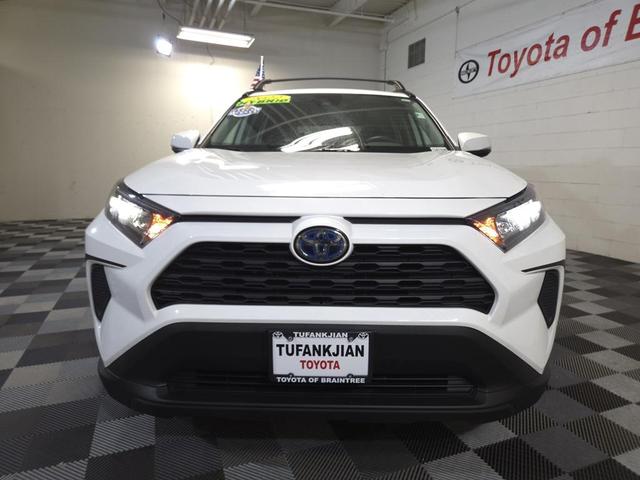 Photo of 2022 White Toyota RAV4 Hybrid