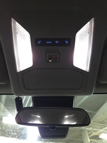 Photo of 2022 White Toyota RAV4 Hybrid