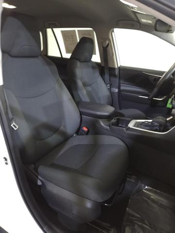 Photo of 2022 White Toyota RAV4 Hybrid