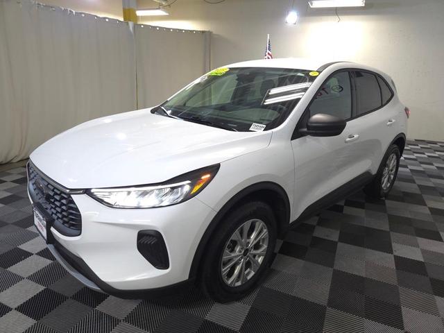 Photo of 2025 Oxford White Ford Escape