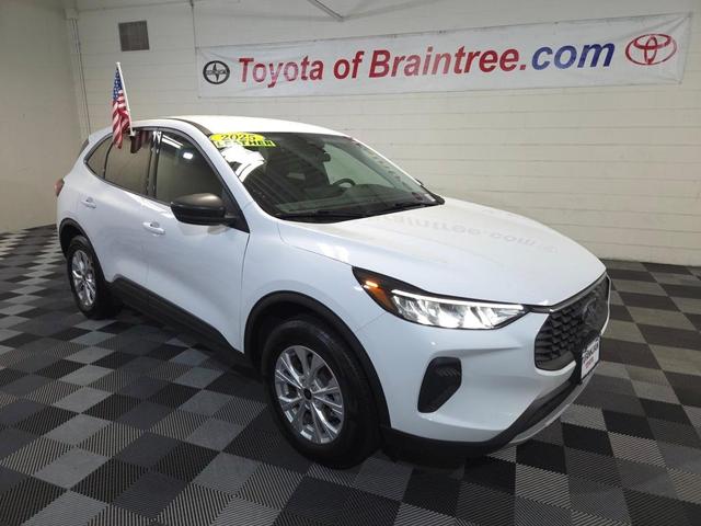 Photo of 2025 Oxford White Ford Escape