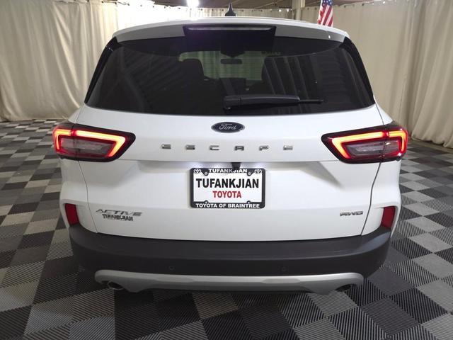 Photo of 2025 Oxford White Ford Escape