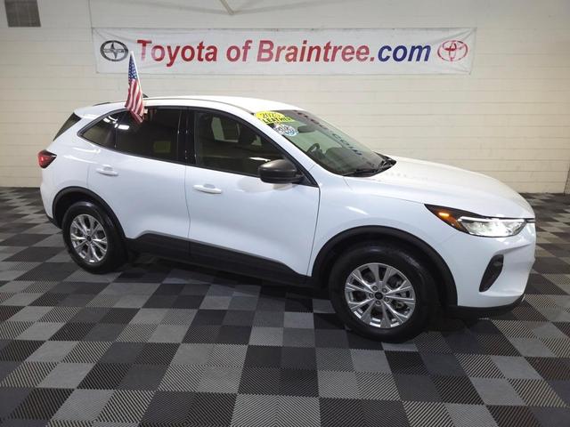 Photo of 2025 Oxford White Ford Escape