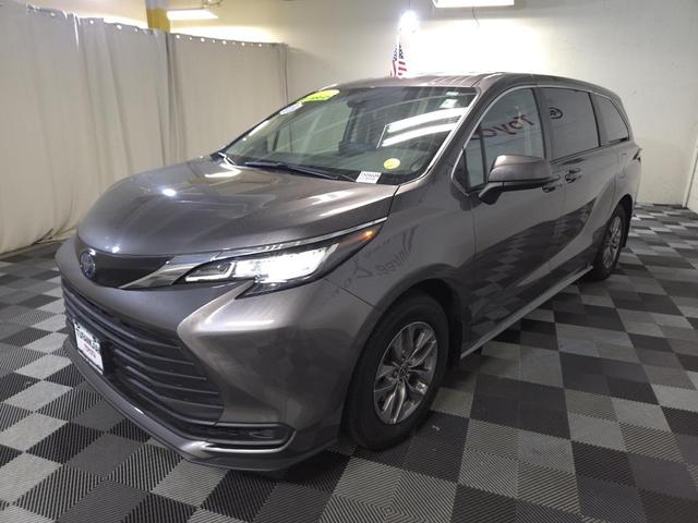 Photo of 2022 Predawn Gray Mica Toyota Sienna