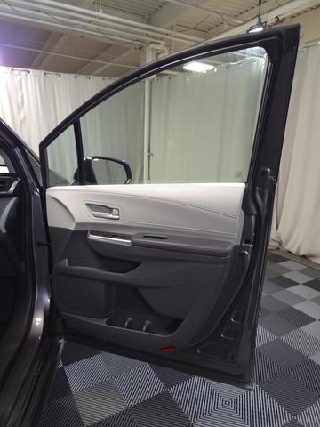 Photo of 2022 Predawn Gray Mica Toyota Sienna