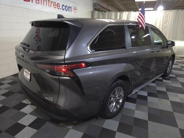 Photo of 2022 Predawn Gray Mica Toyota Sienna