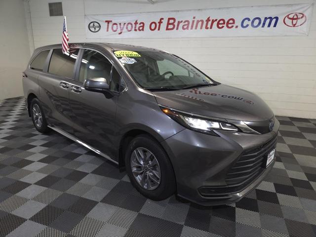 Photo of 2022 Predawn Gray Mica Toyota Sienna