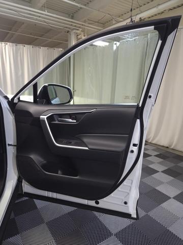 Photo of 2025 Pearl Toyota RAV4