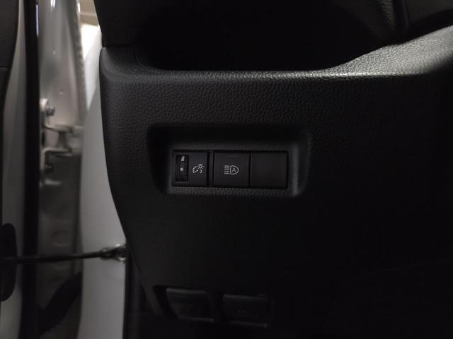 Photo of 2022 White Toyota RAV4