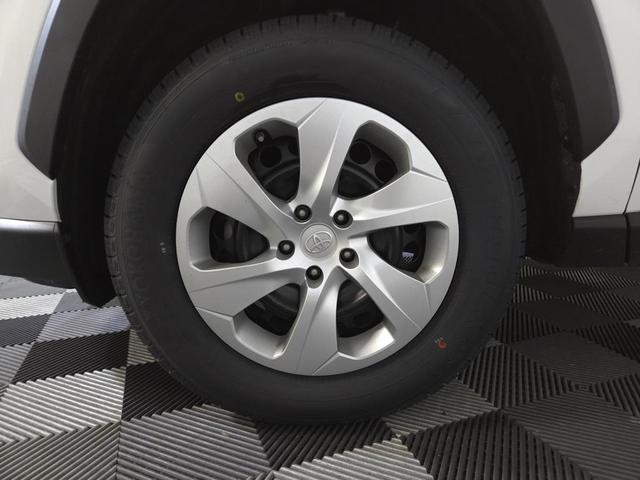 Photo of 2021 Super White Toyota RAV4