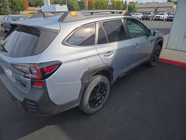 Photo of 2022 Ice Silver Metallic Subaru Outback