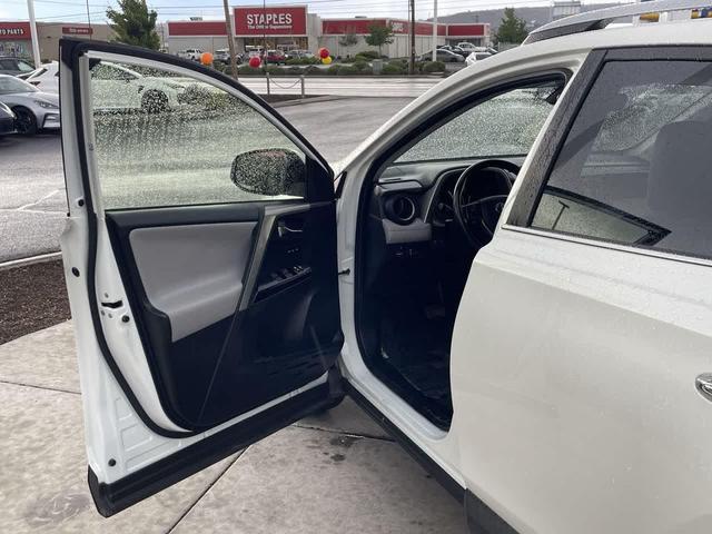 Photo of 2018 Blizzard Pearl Toyota RAV4