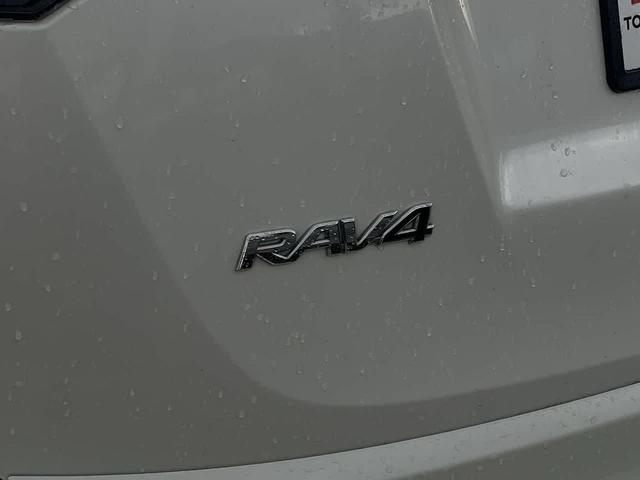 Photo of 2018 Blizzard Pearl Toyota RAV4