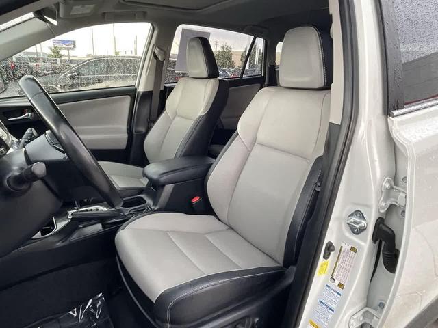 Photo of 2018 Blizzard Pearl Toyota RAV4