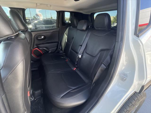Photo of 2015 Alpine White Jeep Renegade
