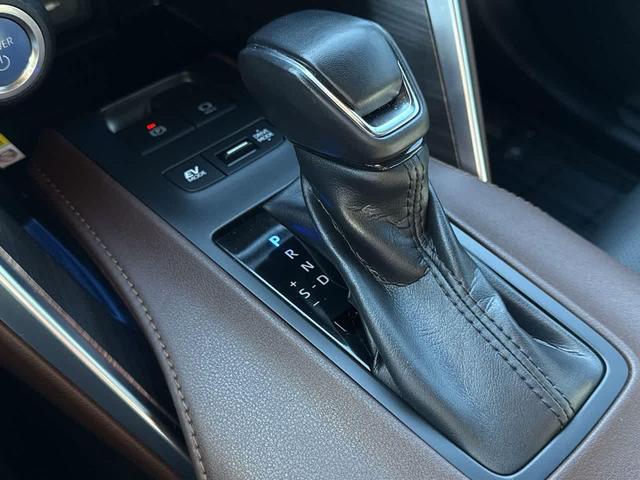 Photo of 2022 Celestial Black Toyota Venza