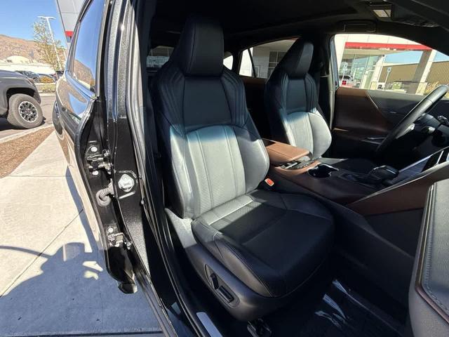 Photo of 2022 Celestial Black Toyota Venza