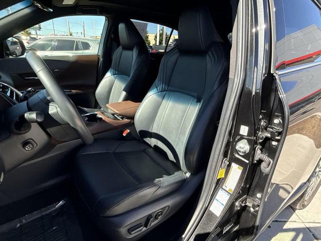 Photo of 2022 Celestial Black Toyota Venza