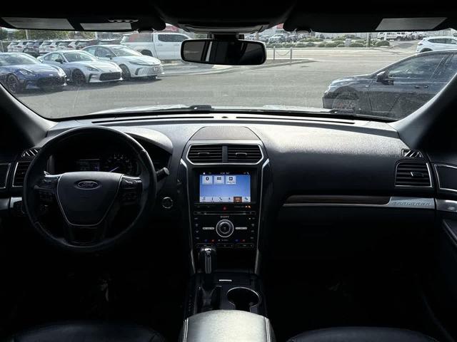 Photo of 2018 White Platinum Metallic Tri-Coat Ford Explorer