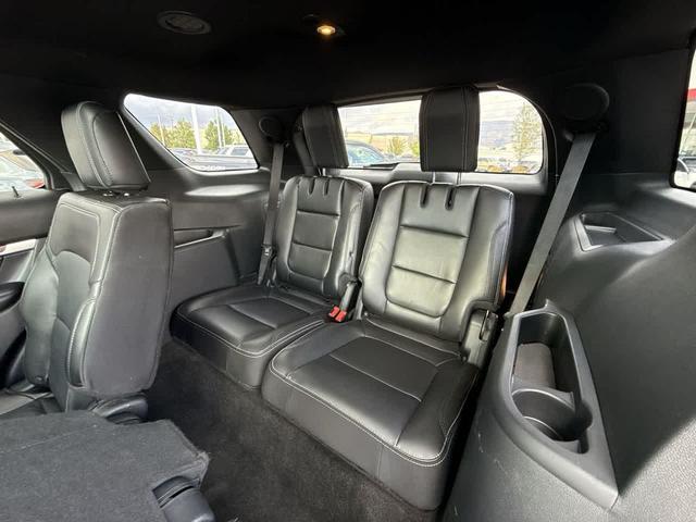 Photo of 2018 White Platinum Metallic Tri-Coat Ford Explorer