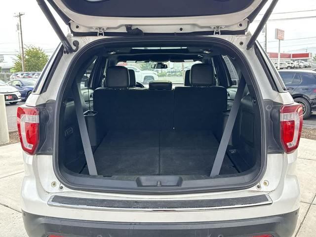 Photo of 2018 White Platinum Metallic Tri-Coat Ford Explorer