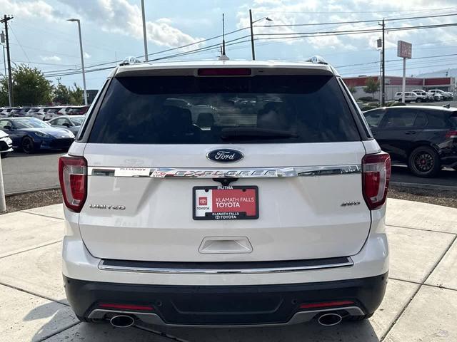 Photo of 2018 White Platinum Metallic Tri-Coat Ford Explorer