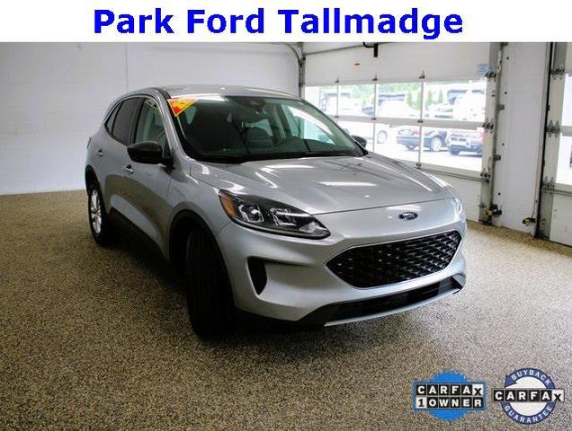 Photo of 2022 Iconic Silver Metallic Ford Escape