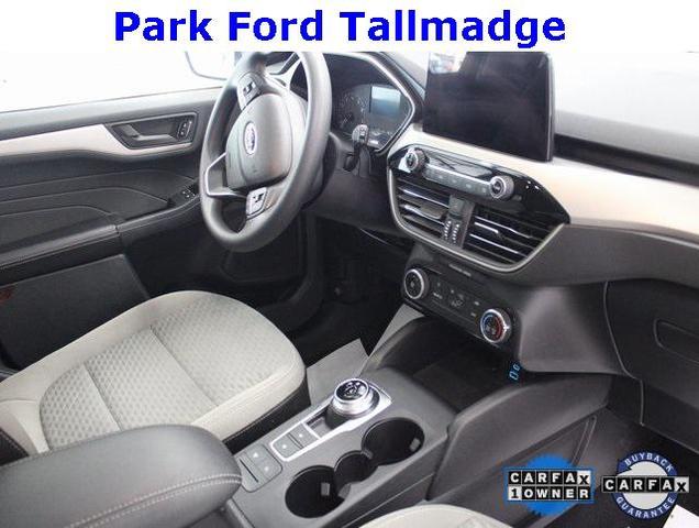 Photo of 2022 Iconic Silver Metallic Ford Escape
