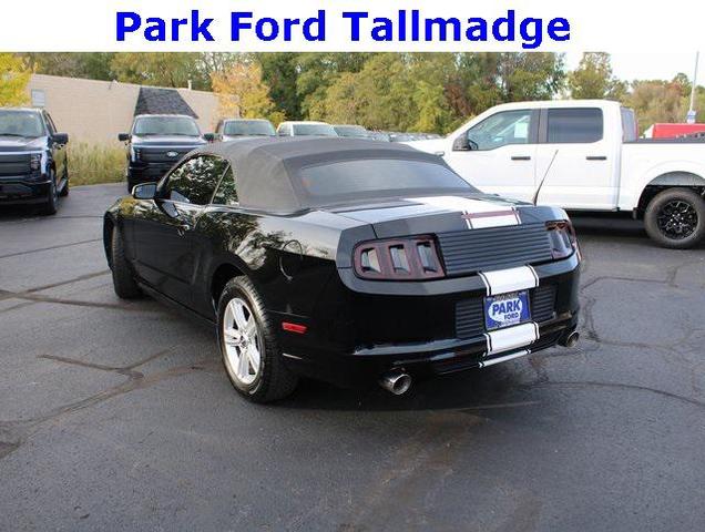 Photo of 2014 Black Ford Mustang