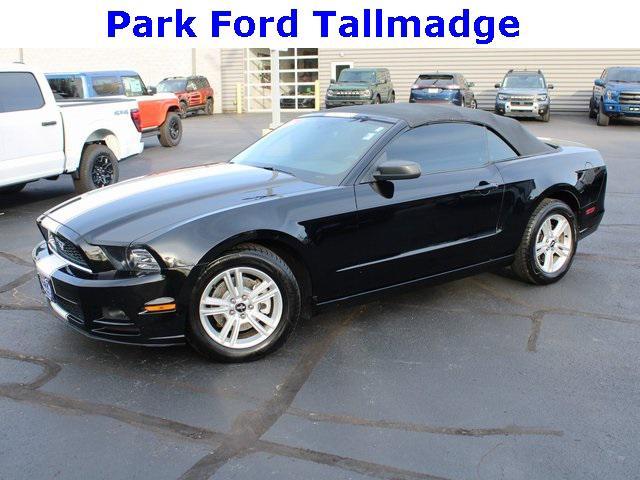 Photo of 2014 Black Ford Mustang