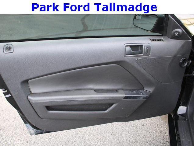 Photo of 2014 Black Ford Mustang