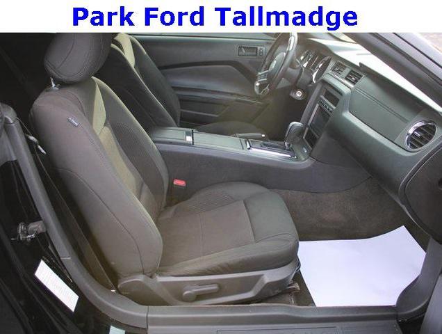 Photo of 2014 Black Ford Mustang