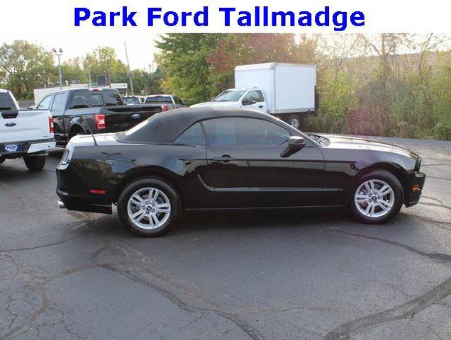 Photo of 2014 Black Ford Mustang