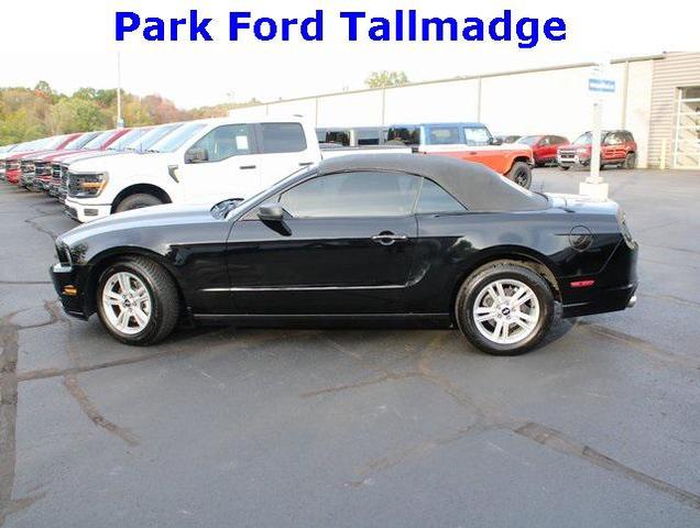 Photo of 2014 Black Ford Mustang