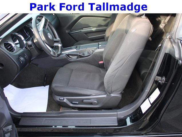 Photo of 2014 Black Ford Mustang